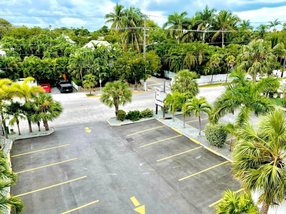 Eleuthera - 2X2 Fully Updated Old Town Waterfront Corner Condo 키웨스트 외부 사진