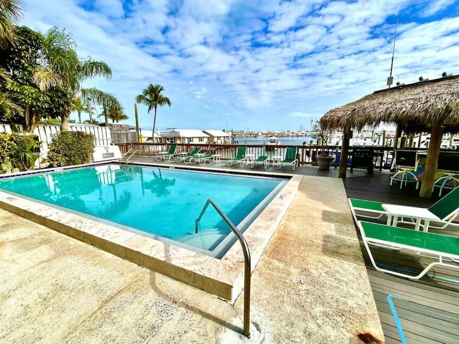Eleuthera - 2X2 Fully Updated Old Town Waterfront Corner Condo 키웨스트 외부 사진