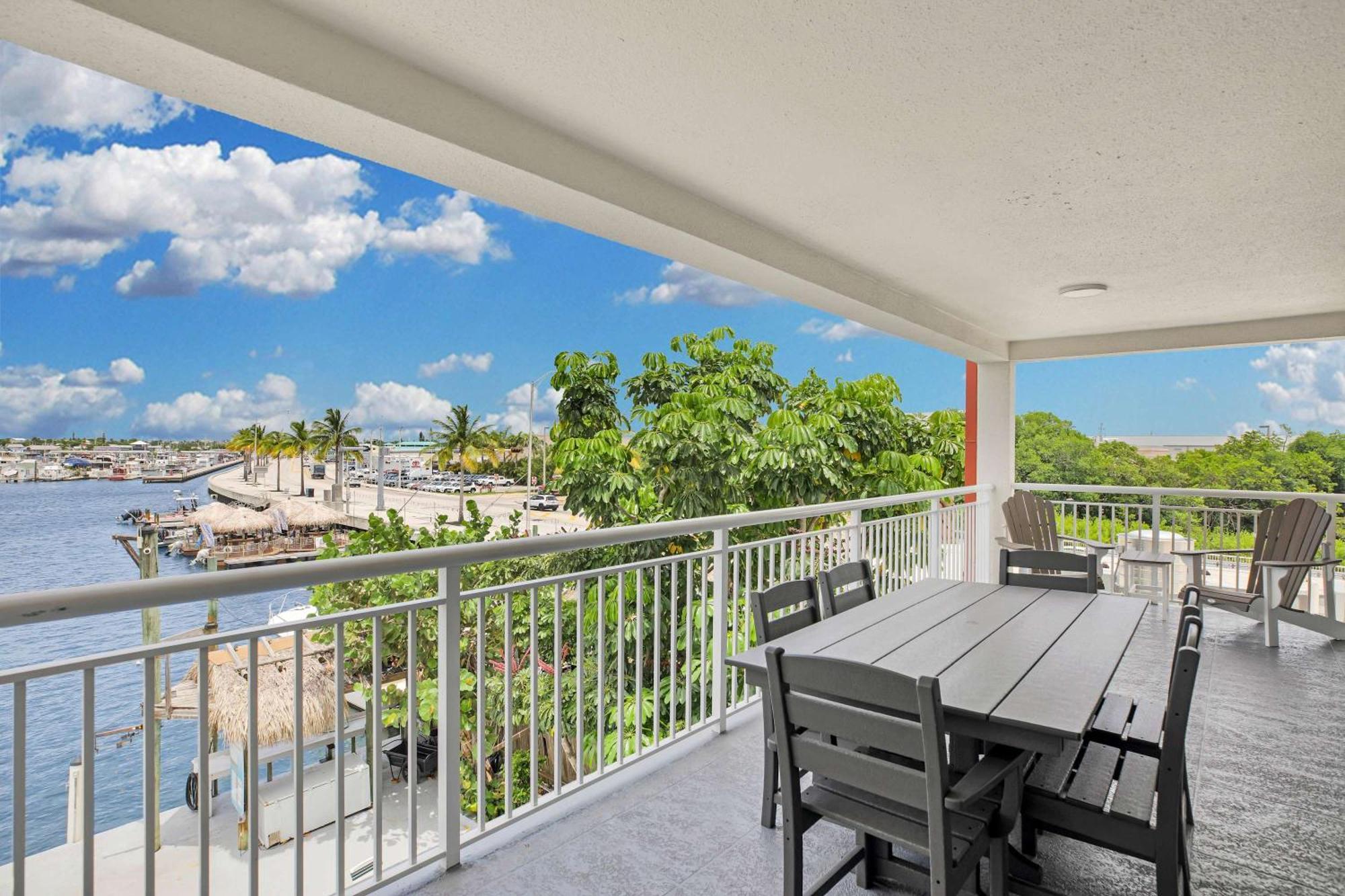 Eleuthera - 2X2 Fully Updated Old Town Waterfront Corner Condo 키웨스트 외부 사진