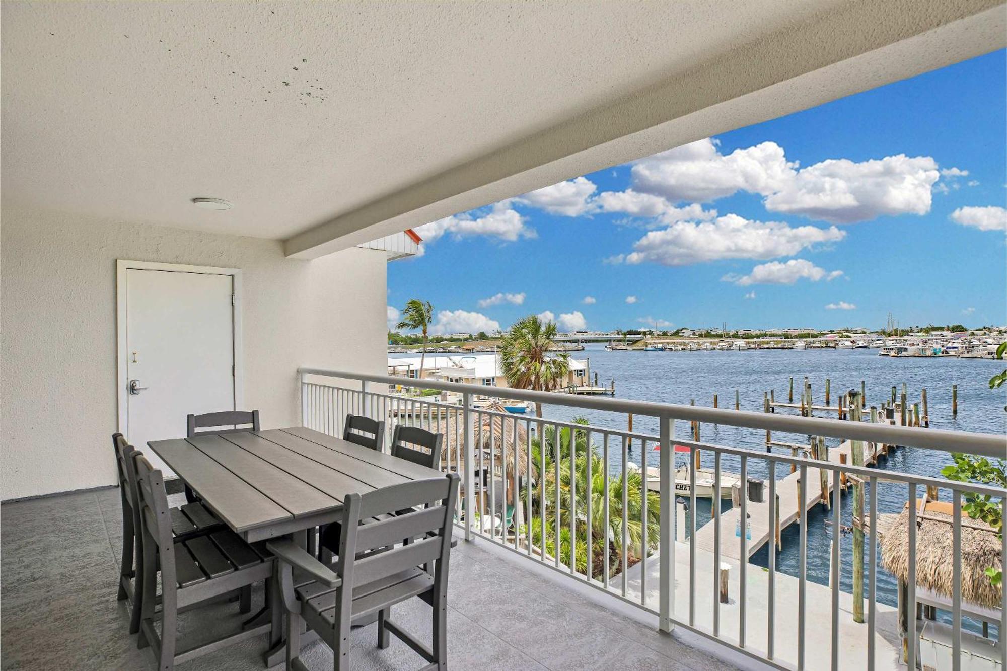 Eleuthera - 2X2 Fully Updated Old Town Waterfront Corner Condo 키웨스트 외부 사진