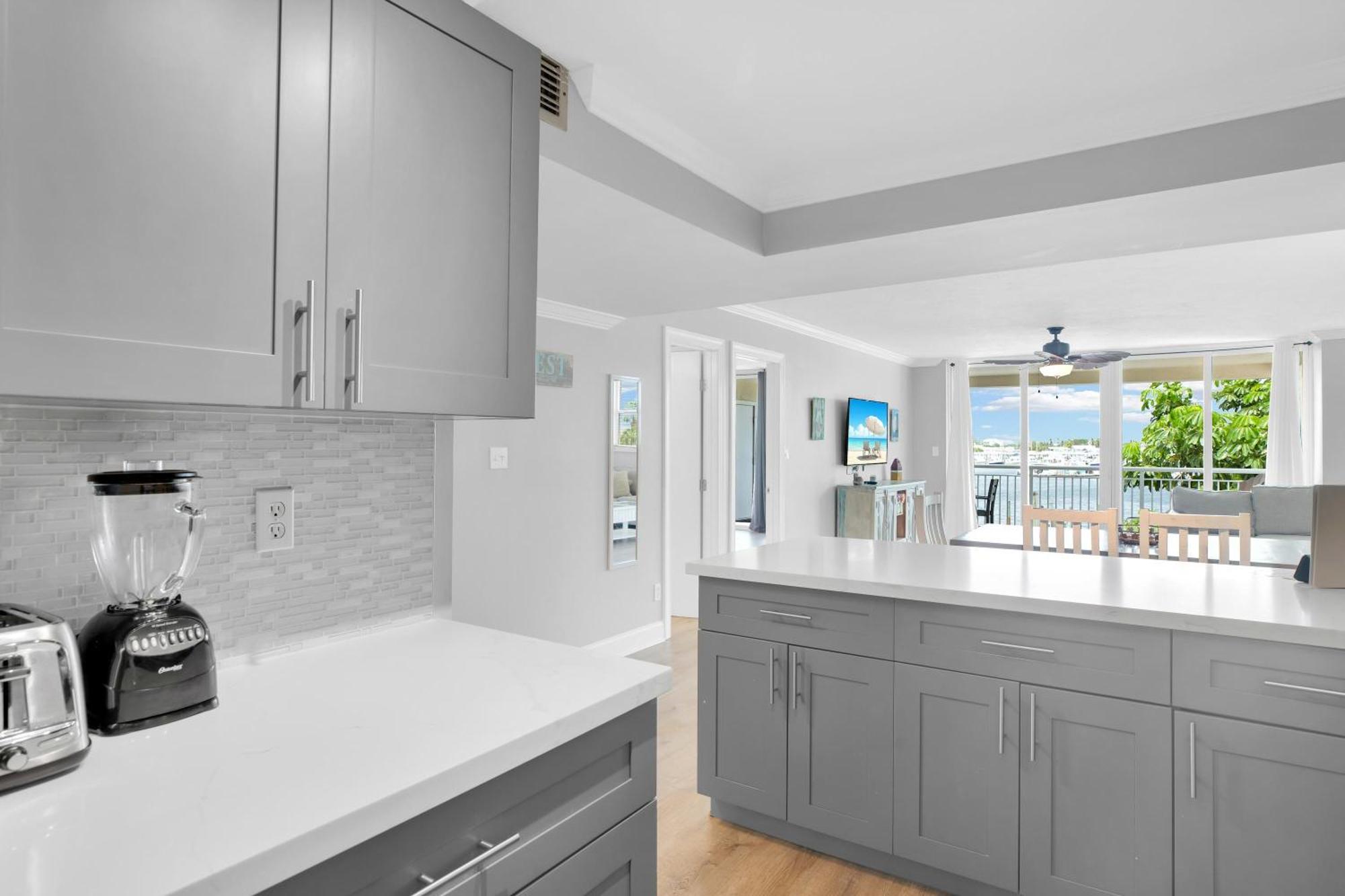 Eleuthera - 2X2 Fully Updated Old Town Waterfront Corner Condo 키웨스트 외부 사진