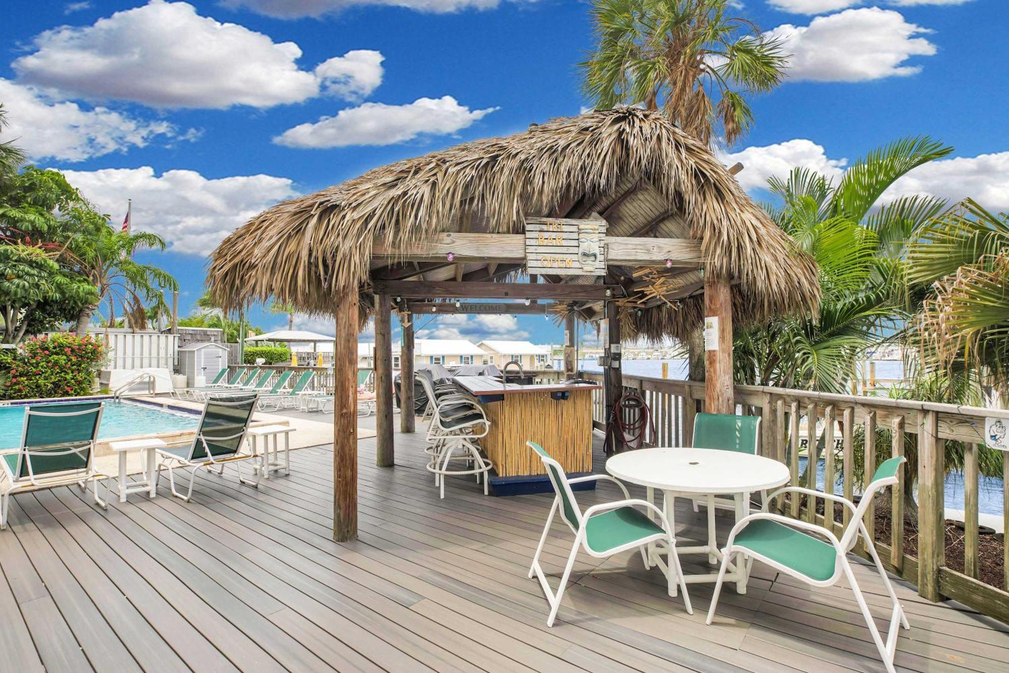 Eleuthera - 2X2 Fully Updated Old Town Waterfront Corner Condo 키웨스트 외부 사진